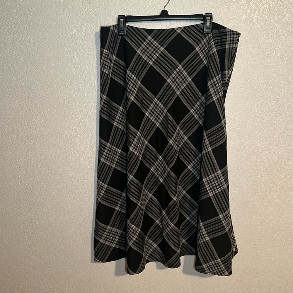 Jones Wear Midi Plaid Skirt Size 16